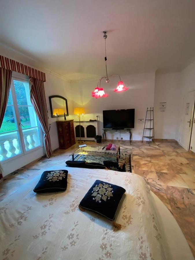 La Demeure D'Iris Bed & Breakfast Bougival Exterior photo